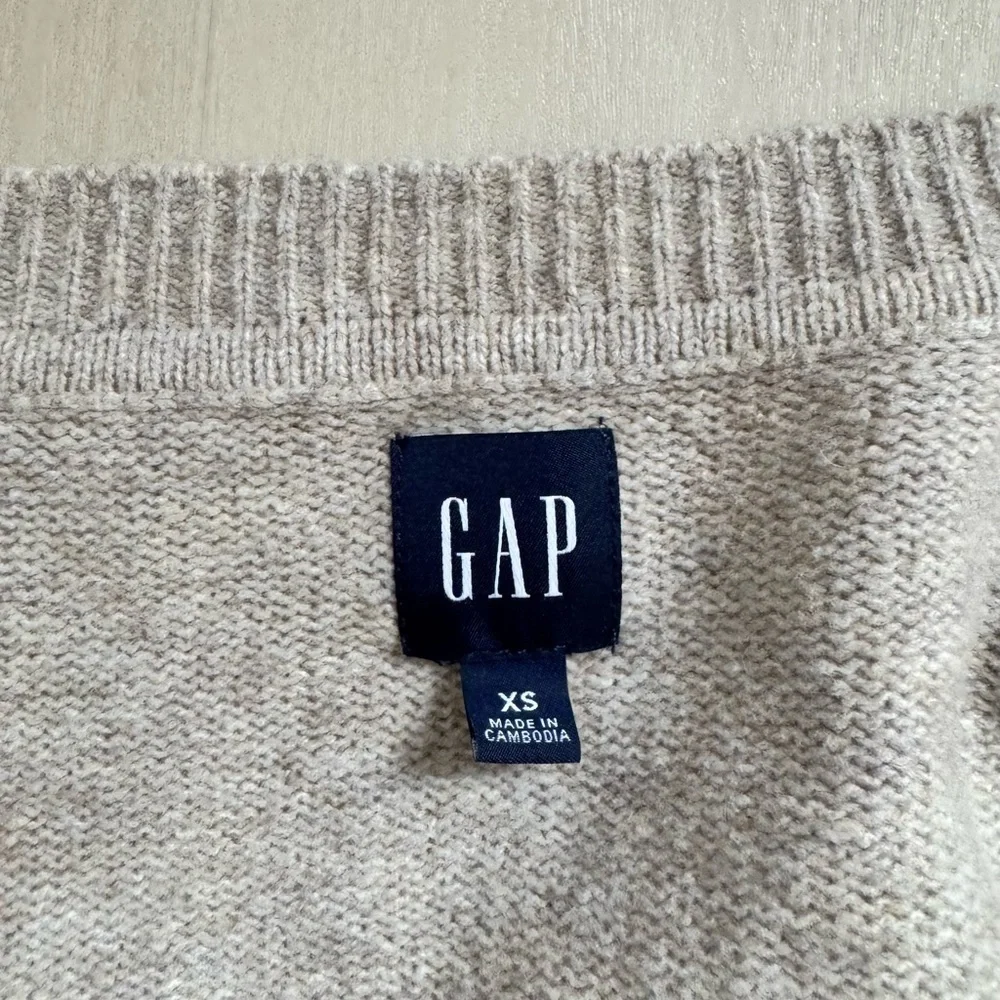 Gap V-neckline Sweater Vest | Tan Cream | XS